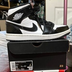 Air Jordan 1 Mid SE Black Sneakers